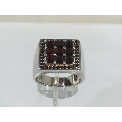 Gránát köves ezüst  gyűrű -Márió